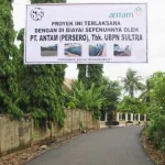 Antam Bantu Aspal Jalan Sepanjang 900 Meter di Desa Pelambua Antam Aspal Jalan Sepanjang 900 Meter di Desa Pelambua