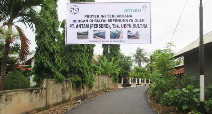 Antam Aspal Jalan Sepanjang 900 Meter di Desa Pelambua