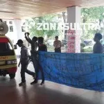 Mahasiswa Demo di DPRD Sultra Tuntut Pengembalian Ibukota Butur ke Buranga Mahasiswa Demo di DPRD Sultra Tuntut Pengembalian Ibukota Butur ke Buranga