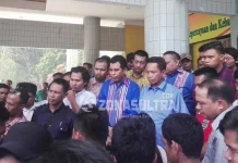 Aksi Unjukrasa Mahasiswa UHO Berujung Ricuh Aksi Unjukrasa Mahasiswa UHO Berujung Ricuh