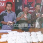 Timses Cabup di Kolut Amankan Gula dan Sejumlah Uang yang Diduga Milik Paslon Annur Timses Cabup di Kolut Amankan Gula dan Sejumlah Uang yang Diduga Milik Paslon Annur