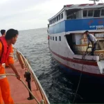 Penumpang Kapal Tiga Putri Berhasil Dievakuasi Penumpang Kapal Tiga Putri Berhasil Dievakuasi