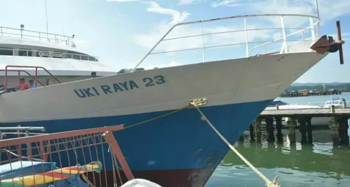 Has Patah, KM Uki Raya Tabrak Bangunan Ruang Tunggu Penumpang