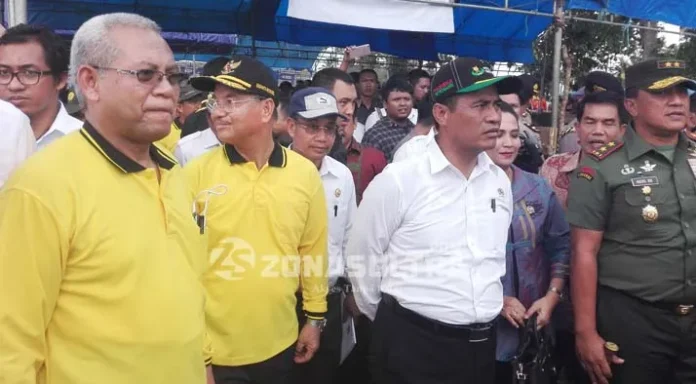 Mentan Berkunjung, Petani Konsel Banjir Bantuan