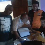 Diduga Bagi-Bagi Minyak, Rasak-Haris Dilaporkan ke Panwaslih Diduga Bagi-Bagi Minyak, Rasak-Haris Dilaporkan ke Panwaslih