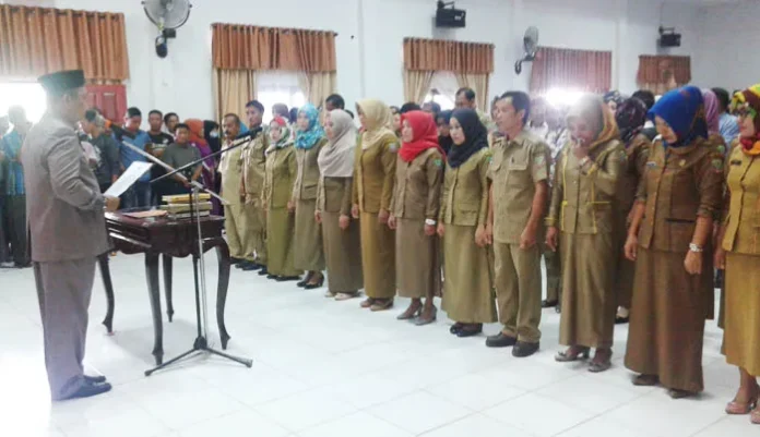 pelantikan_kapus_bupati_ruksamin Bupati Konut Berang Saat Lantik Kepala Puskesmas, Ini Penyebabnya