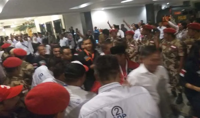 pengamanan debat Pengamanan Debat Tahap Dua Calon Walikota Kendari Gunakan Metal Detector