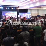 Pendukung Razak dan ADP Saling Teriak di Sesi Terakhir Debat Pendukung Razak dan ADP Saling Teriak di Sesi Terakhir Debat