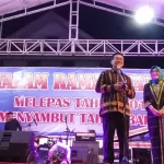 Tarian Tradisional Warnai Perayaan Tahun Baru 2017 di Buton Tarian Tradisional Warnai Perayaan Tahun Baru 2017 di Buton