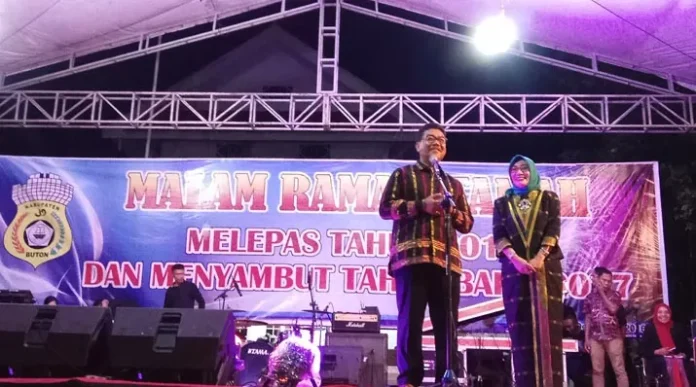 Tarian Tradisional Warnai Perayaan Tahun Baru 2017 di Buton