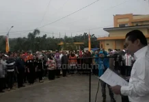 Hujan Rintik-Rintik, Penyelenggara Pilwali Apel Siaga di Kantor KPU Kendari Hujan Rintik-Rintik, Penyelenggara Pilwali Apel Siaga di Kantor KPU Kendari