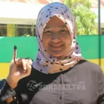 Putri Pertama Nur Alam Datang Mencoblos Tanpa Ayahnya Putri Pertama Nur Alam Datang Mencoblos Tanpa Ayahnya