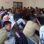 Demo Guru di Bombana Terobos Ruang Paripurna DPRD Demo Guru di Bombana Terobos Ruang Paripurna DPRD