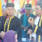 Bantu Pengamanan Pilkada Buton, Polres Wakatobi Kirim 60 Personil Kapolres Wakatobi, AKBP Didik Supranoto (kiri) saat menghadiri undangan pesta budaya di pulau Kaledupa. FOTO Duriani