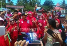 Rajiun Tumada Naik Motor Bersama Istri ke TPS Rajiun Tumada Naik Motor Bersama Istri ke TPS