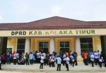 Lecehkan Profesi Guru, PGRI Koltim Demo di DPRD Lecehkan Profesi Guru, PGRI Koltim Demo di DPRD