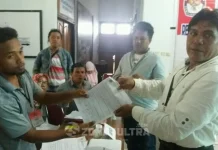 Formulir C1-KWK di Tangan Saksi Paslon, Pleno PPK Kambu Ditunda Formulir C1-KWK di Tangan Saksi Paslon, Pleno PPK Kambu Ditunda