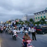 Simpatisan ADP-Sul Padati Badan Jalan Laode Hadi Simpatisan ADP-Sul Padati Badan Jalan Laode Hadi