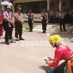 Tiba di Mapolda Sultra, Kapolri Disambut Tarian Penyambutan Khas Tolaki Tiba di Mapolda Sultra, Kapolri Disambut Tarian Penyambutan Khas Tolaki