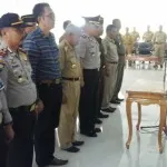 Plt Bupati Buton Kukuhkan Tim Unit Saber Pungli Plt Bupati Buton Kukuhkan Tim Unit Saber Pungli