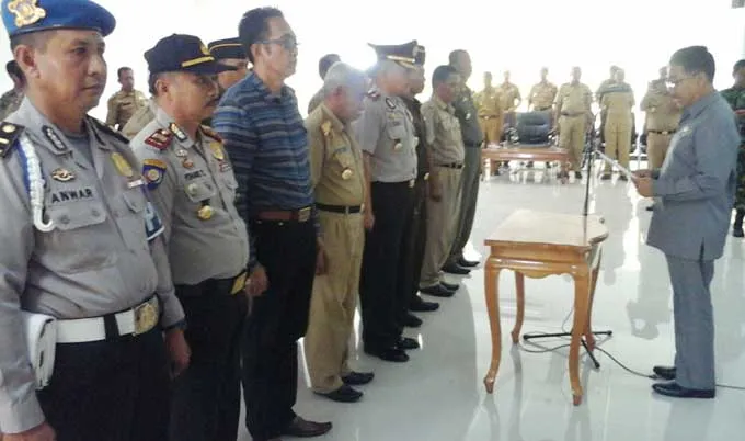 Tim Unit Saber Pungli Plt Bupati Buton Kukuhkan Tim Unit Saber Pungli