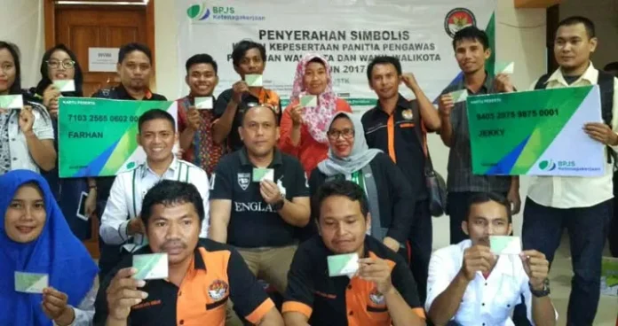 BPJS Ketenagakerjaan Bagikan Kartu Kepesertaan pada 600 Anggota Panwaslih Kendari