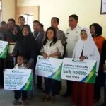 BPJS Ketenagakerjaan Kendari Serahkan Santunan JKM dan JKK pada Warga Kolaka BPJS Ketenagakerjaan Kendari Serahkan Santunan JKM dan JKK pada Warga Kolaka