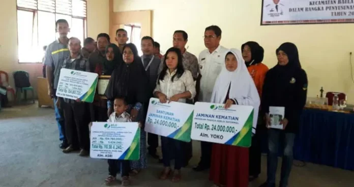 BPJS Ketenagakerjaan Kendari Serahkan Santunan JKM dan JKK pada Warga Kolaka