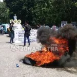 Penanganan Kasus K1 K2 Bombana Dinilai Tumpang Tindih, Puluhan Masyarakat Datangi Polda Sultra Penanganan Kasus K1 K2 Bombana Dinilai Tumpang Tindih, Puluhan Masyarakat Datangi Polda Sultra