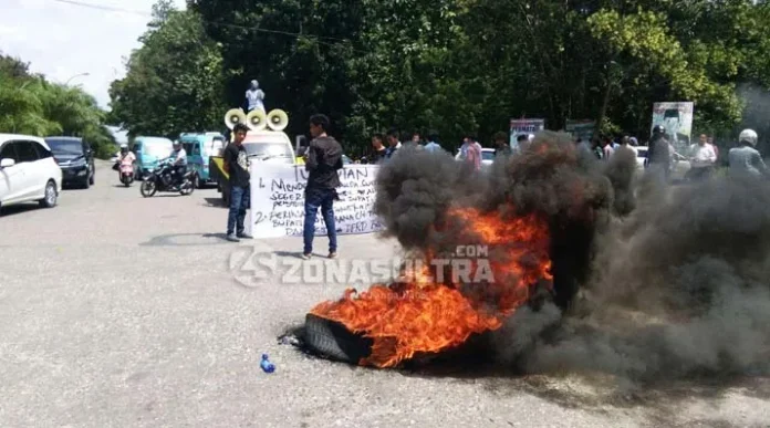 Penanganan Kasus K1 K2 Bombana Dinilai Tumpang Tindih, Puluhan Masyarakat Datangi Polda Sultra
