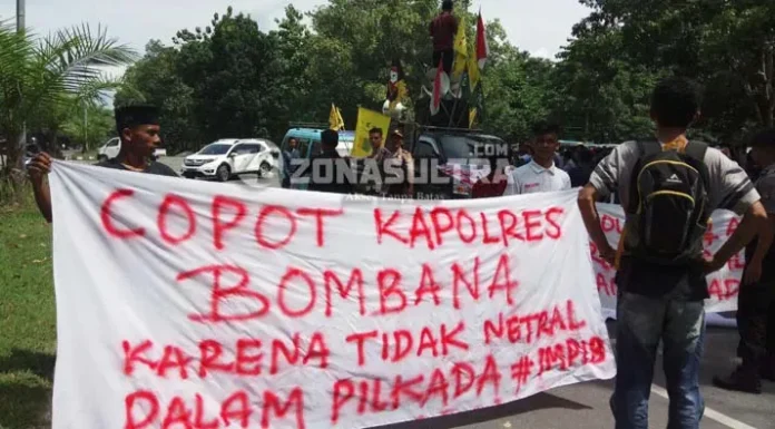 demo_kapolres_bombana Mahasiswa Tuntut Kapolres Bombana Dicopot