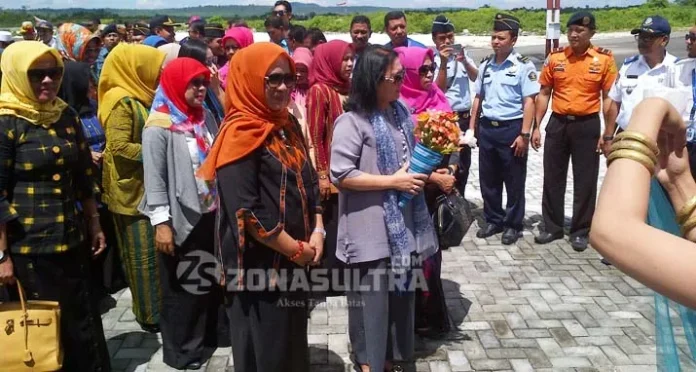 Isteri Menteri Perhubungan RI Berada Wakatobi