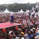 Kampanye Akbar ADP-Sul Dihantam Hujan Deras, Puluhan Ribu Massa Berhamburan Kampanye Akbar ADP-Sul Dihantam Hujan Deras, Puluhan Ribu Massa Berhamburan