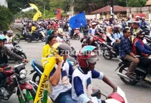 Pendukung Razak-Haris Membludak Ruas Jalan Benu-benua Ditutup Pendukung Razak-Haris Membludak Ruas Jalan Benu-benua Ditutup