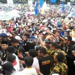 Belasan Ribu Pendukung Rasak-Haris Tumpah Ruah, Lapangan Benu-Benua Jadi “Lautan” Manusia Belasan Ribu Pendukung Rasak-Haris Tumpah Ruah, Lapangan Benu-Benua Jadi "Lautan" Manusia