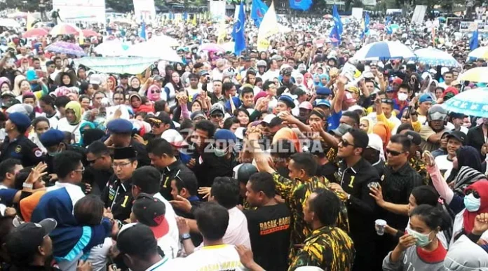 Belasan Ribu Pendukung Rasak-Haris Tumpah Ruah, Lapangan Benu-Benua Jadi "Lautan" Manusia