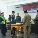 Ketua DPRD Kolut Lantik PAW Calon Wakil Bupati Terpilih Ketua DPRD Kolut Lantik PAW Calon Wakil Bupati Terpilih