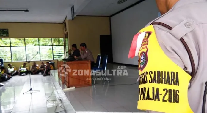polisi_pengamanan_pilkada 750 Personil Polisi Disebar ke Seluruh TPS di Kota Kendari