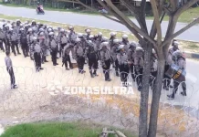 164 Personil Kepolisian Siaga di Depan Kantor KPU Kota Kendari 164 Personil Kepolisian Siaga di Depan Kantor KPU Kota Kendari