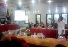 Pleno Rekapitulasi Hasil Perhitungan Pilwali Ricuh, Saksi Rasak-Haris Banting Meja Pleno Rekapitulasi Hasil Perhitungan Pilwali Ricuh, Saksi Rasak-Haris Banting Meja