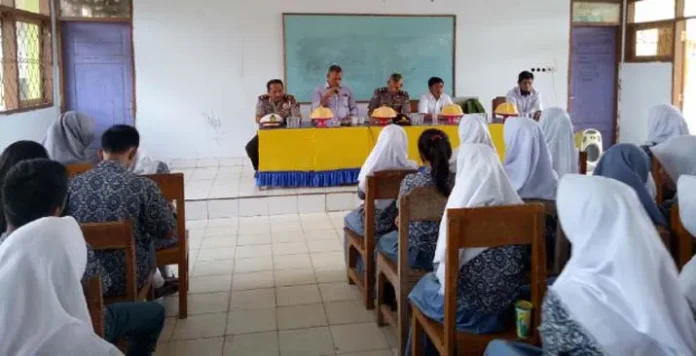 sosialisasi_narkoba_pelajar Polsek Asera Gelar Sosialisasi Anti Narkoba di Tingkat Pelajar