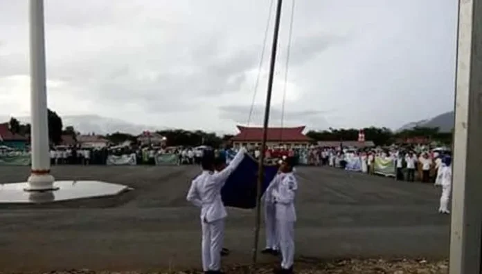 tiang_miring Tiang Bendera Miring, Upacara Pembukaan STQ di Konut Dihujat Netizen