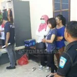 Berduaan di Kamar Kos, Sepasang Kekasih yang Terjaring Razia Positif Narkoba Berduaan di Kamar Kos, Sepasang Kekasih yang Terjaring Razia Positif Narkoba