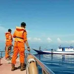 Mati Mesin, Penumpang KM Putri Kembar Berhasil Dievakuasi Mati Mesin, Penumpang KM Putri Kembar Berhasil Dievakuasi