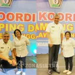 Ketika Nur Alam Greget Ingin Berfoto dengan Santi Si Pendamping Desa Ketika Nur Alam Greget Ingin Berfoto dengan Santi Si Pendamping Desa