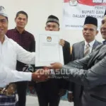 KPUD Tetapkan Umar-Bakry, Sebagai Bupati dan Wakil Bupati Buton KPUD Tetapkan Umar-Bakry, Sebagai Bupati dan Wakil Bupati Buton