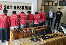 Polisi Ringkus Kawanan Perampok Yang beroperasi di Wilayah Kendari Polisi Ringkus Kawanan Perampok Yang beroperasi di Wilayah Kendari