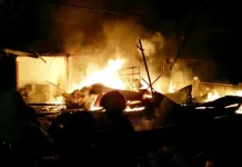 Lupa Matikan Lilin, Satu Unit Rumah Kontrakan di Anduonohu Terbakar Lupa Matikan Lilin, Satu Unit Rumah Kontrakan di Anduonohu Terbakar