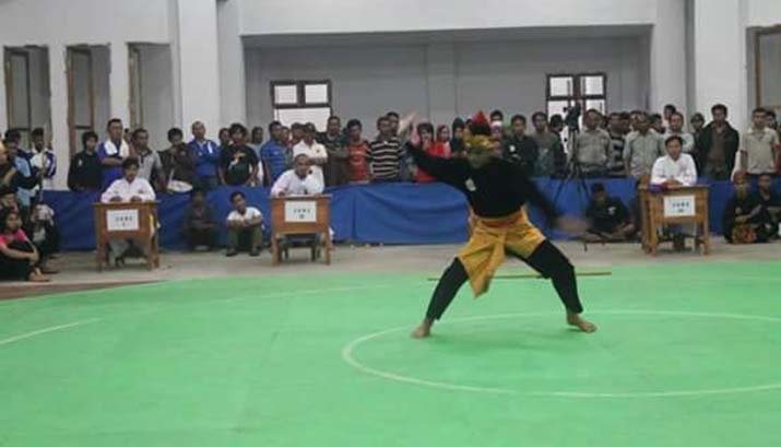 Cabang Pencak Silat Menjadi salah satu cabang olahraga yang tidak selesai pertandingannya di Porprov XII di Buton Utara karena proses antri menggunakan sarana olahraga.