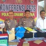 Polisi Tetapkan Lima Tersangka dalam Kasus OTT di Dinas PK Konsel Polisi Tetapkan Lima Tersangka dalam Kasus OTT di Dinas PK Konsel